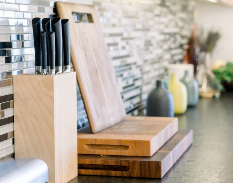 knives set and chopping board on the kitchen platform